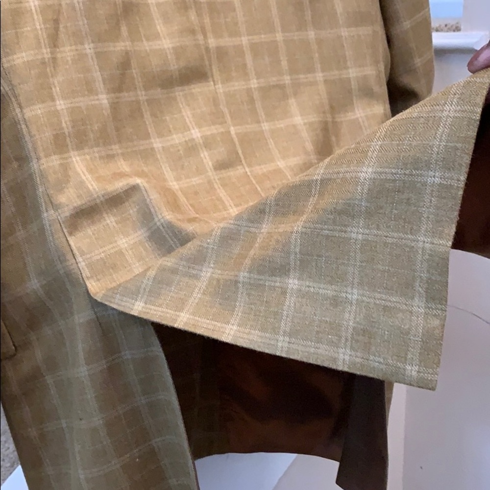 Burberry sport jacket so luxurious - Picture 4 of 7